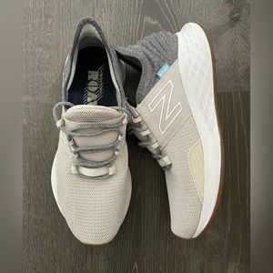 Women’s New Balance Fresh Foam ROAV V1 Grey / Moondust color, sz 9